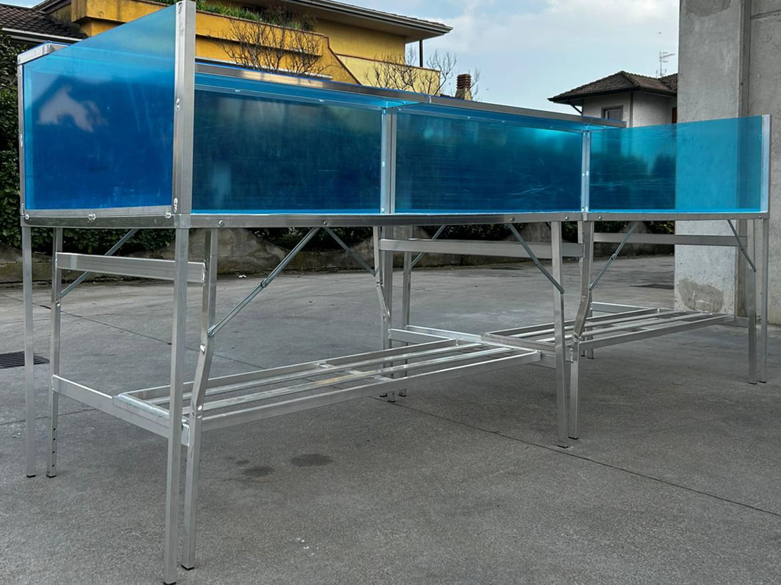 nuovo-banco-piano-blu-con-copertura-anteriore-piani-mercati-fiere-sl-alluminio-calcinato-brescia-produzione-vendita-banchi-ambulanti-su-misura-arredo-negozi-noleggio-eventi-fiere